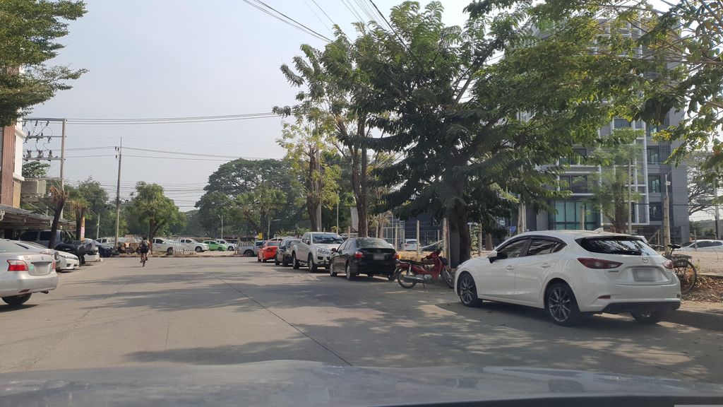 ภาพถนนตรงที่ แซคเรสซิเดนซ์ ตั้งอยู่ ถ่ายโดย jrcarlsen พ.ศ. 2566 (2023) · A street-level view of where แซคเรสซิเดนซ์ · Saek Residence stands, by jrcarlsen in 2566 (2023)