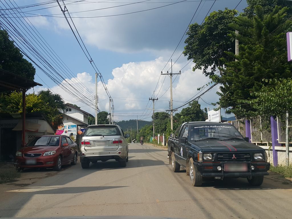 ภาพถนนตรงที่ การไฟฟ้าส่วนภูมิภาค สาขาแม่แจ่ม ตั้งอยู่ ถ่ายโดย jrcarlsen พ.ศ. 2558 (2015) · A street-level view of where การไฟฟ้าส่วนภูมิภาค สาขาแม่แจ่ม · Kanfaifa Suan Phum Phak Sakha Mae Chaem stands, by jrcarlsen in 2558 (2015)
