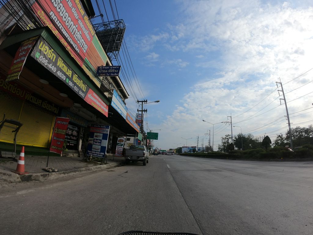 ภาพถนนตรงที่ เชอร์รี่ไบค์ ตั้งอยู่ ถ่ายโดย chanuwath_grab พ.ศ. 2562 (2019) · A street-level view of where เชอร์รี่ไบค์ · Choeribai stands, by chanuwath_grab in 2562 (2019)