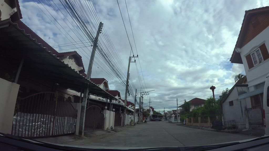 ภาพถนนตรงที่ หจก.ล้านนาทราเวล ตั้งอยู่ ถ่ายโดย kaart_3 พ.ศ. 2562 (2019) · A street-level view of where หจก.ล้านนาทราเวล · .lannasawen Partnership stands, by kaart_3 in 2562 (2019)