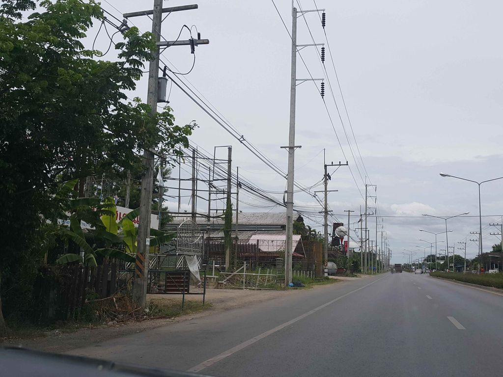 ภาพถนนตรงที่ เชียงใหม่ ฟิวส์พลัสวัน ศูนย์บริการพ่นสีและตัวถังรถยนต์ ตั้งอยู่ ถ่ายโดย jrcarlsen พ.ศ. 2558 (2015) · A street-level view of where เชียงใหม่ ฟิวส์พลัสวัน ศูนย์บริการพ่นสีและตัวถังรถยนต์ · Chiang Mai Fiophlatwan Sun Brikan Phonsi Lae Tuathang Rathayon stands, by jrcarlsen in 2558 (2015)