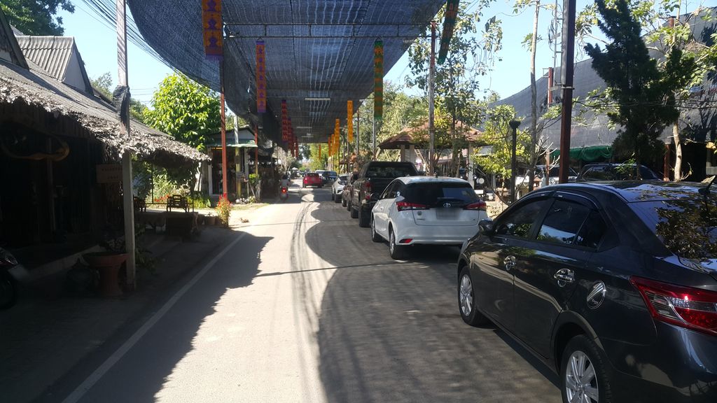 ภาพถนนตรงที่ N.U.T Logistics (นัทขนส่ง) ตั้งอยู่ ถ่ายโดย jrcarlsen พ.ศ. 2562 (2019) · A street-level view of where N.U.T Logistics (นัทขนส่ง) stands, by jrcarlsen in 2562 (2019)