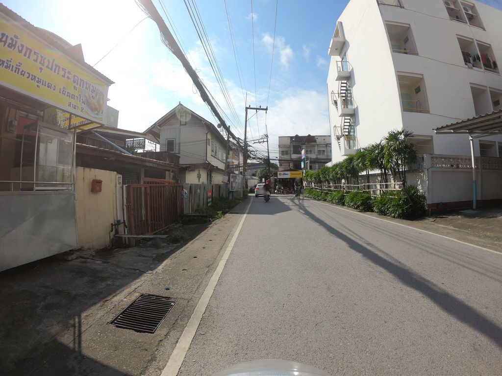 ภาพถนนตรงที่ กาแฟอินทนิล ตั้งอยู่ ถ่ายโดย chanuwath_grab พ.ศ. 2562 (2019) · A street-level view of where กาแฟอินทนิล · Kafaeinthanin stands, by chanuwath_grab in 2562 (2019)