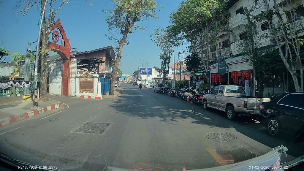 ภาพถนนตรงที่ ติวเข้มกวดวิชาเข้ายุพราช ม.1 และ ม.4 โดยครูปุ๋ย ยุพราช ตั้งอยู่ ถ่ายโดย ThailandCambodia พ.ศ. 2569 (2026) · A street-level view of where ติวเข้มกวดวิชาเข้ายุพราช ม.1 และ ม.4 โดยครูปุ๋ย ยุพราช · Tio Khem Kwotwicha Khao Yuphrat M.1 Lae M.4 Doikhrupui Yuphrat stands, by ThailandCambodia in 2569 (2026)