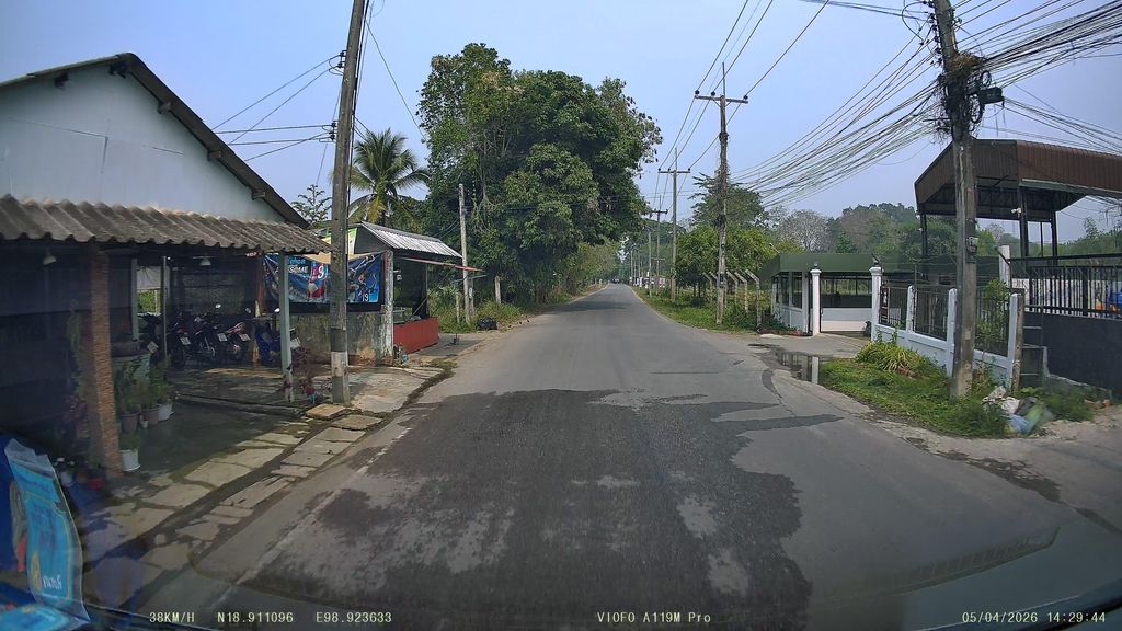 ภาพถนนตรงที่ อู่ช่างเลื่อนแม่ริม ตั้งอยู่ ถ่ายโดย ThailandCambodia พ.ศ. 2569 (2026) · A street-level view of where อู่ช่างเลื่อนแม่ริม · Uchang Luean Mae Rim stands, by ThailandCambodia in 2569 (2026)