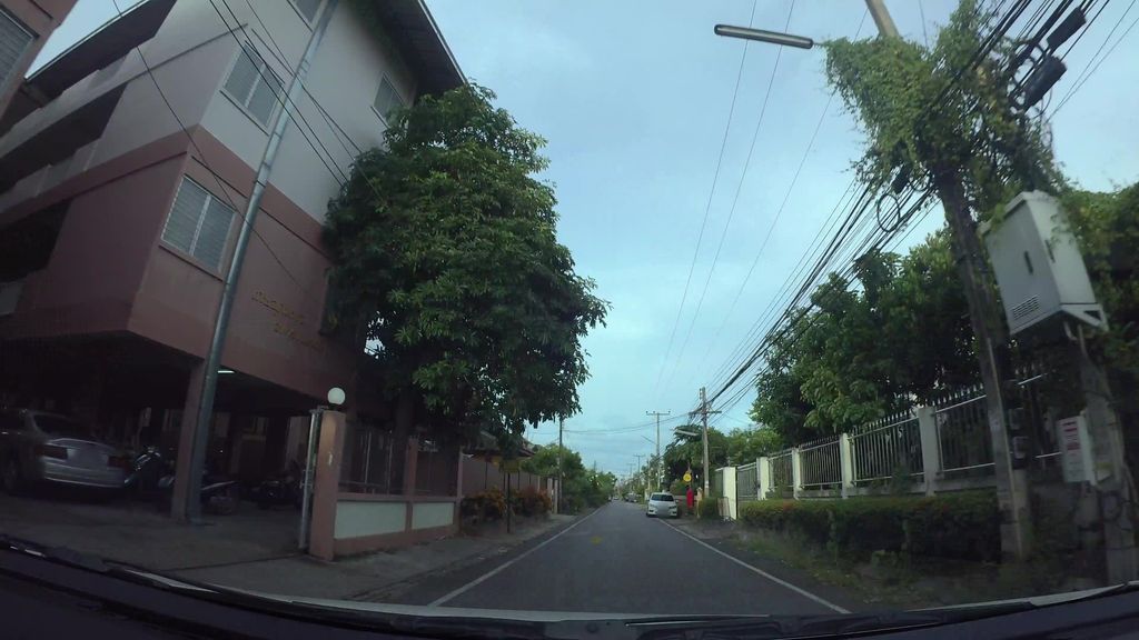 ภาพถนนตรงที่ XBIS Apartment 1 ตั้งอยู่ ถ่ายโดย kaart_3 พ.ศ. 2562 (2019) · A street-level view of where XBIS Apartment 1 stands, by kaart_3 in 2562 (2019)
