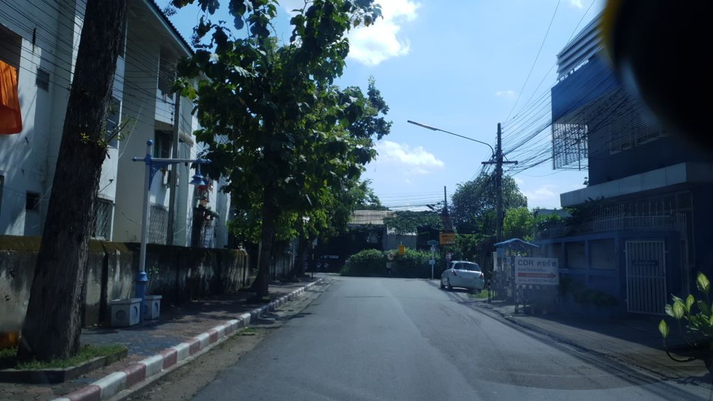 ภาพถนนตรงที่ ห้องศิลปะครูช้าง Kruchang Art Studio ตั้งอยู่ ถ่ายโดย silamanee พ.ศ. 2561 (2018) · A street-level view of where ห้องศิลปะครูช้าง Kruchang Art Studio stands, by silamanee in 2561 (2018)