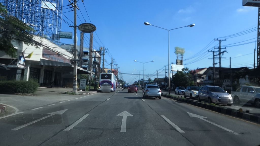 ภาพถนนตรงที่ Green Box Chiang Mai ศูนย์จำหน่ายผลิตภัณฑ์ออร์แกนิค กล่องบรรจุภัณฑ์รักษ์โลก ตั้งอยู่ ถ่ายโดย charlesano พ.ศ. 2561 (2018) · A street-level view of where Green Box Chiang Mai ศูนย์จำหน่ายผลิตภัณฑ์ออร์แกนิค กล่องบรรจุภัณฑ์รักษ์โลก stands, by charlesano in 2561 (2018)
