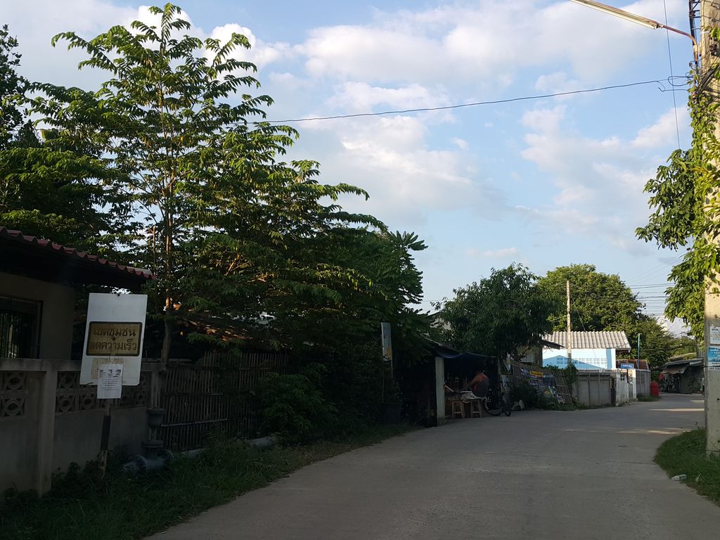 ภาพถนนตรงที่ Vina Town Group ตั้งอยู่ ถ่ายโดย jrcarlsen พ.ศ. 2558 (2015) · A street-level view of where Vina Town Group stands, by jrcarlsen in 2558 (2015)