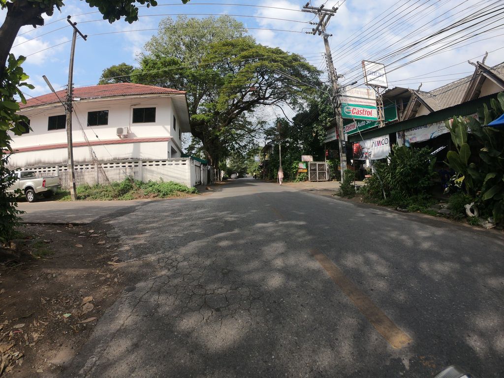 ภาพถนนตรงที่ ร้าน ตำนานลาบ ตั้งอยู่ ถ่ายโดย chanuwath_grab พ.ศ. 2562 (2019) · A street-level view of where ร้าน ตำนานลาบ · Ran Tamnanlap stands, by chanuwath_grab in 2562 (2019)