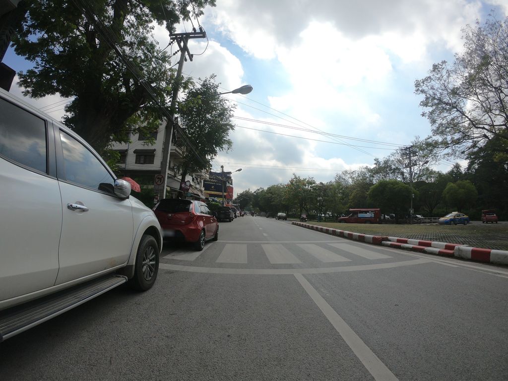 ภาพถนนตรงที่ Big Tree Old Town Hotel ตั้งอยู่ ถ่ายโดย chanuwath_grab พ.ศ. 2562 (2019) · A street-level view of where Big Tree Old Town Hotel stands, by chanuwath_grab in 2562 (2019)