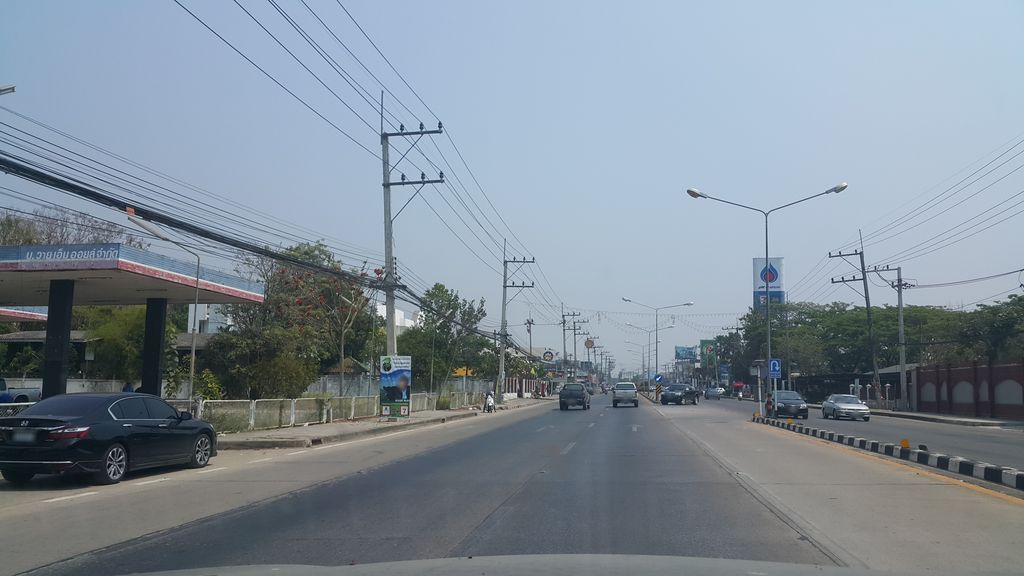 ภาพถนนตรงที่ Sunny Side Up CNX ตั้งอยู่ ถ่ายโดย jrcarlsen พ.ศ. 2562 (2019) · A street-level view of where Sunny Side Up CNX stands, by jrcarlsen in 2562 (2019)