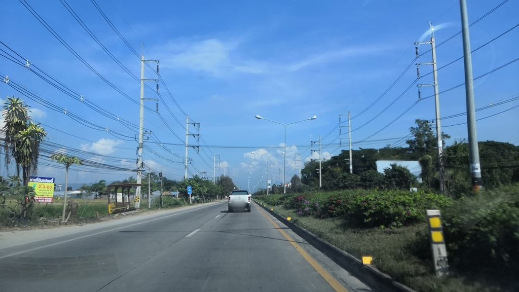 ภาพถนนตรงที่ ครัวดีเลิศ ตั้งอยู่ ถ่ายโดย charlesano พ.ศ. 2561 (2018) · A street-level view of where ครัวดีเลิศ · Khruadiloet stands, by charlesano in 2561 (2018)