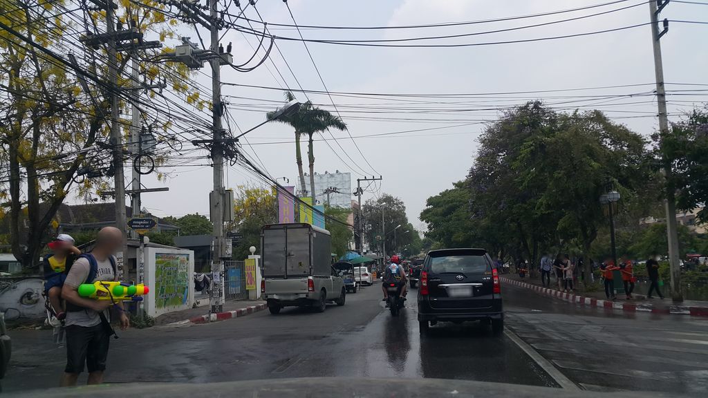 ภาพถนนตรงที่ ทองไทยสวัสดิ์ ตราช้าง ตั้งอยู่ ถ่ายโดย jrcarlsen พ.ศ. 2560 (2017) · A street-level view of where ทองไทยสวัสดิ์ ตราช้าง · Thong Thai Sawat Trachang stands, by jrcarlsen in 2560 (2017)