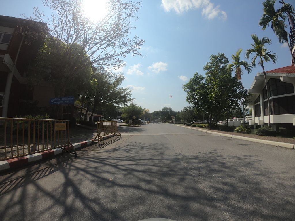 ภาพถนนตรงที่ Henry R. Luce Chapel ตั้งอยู่ ถ่ายโดย chanuwath_grab พ.ศ. 2562 (2019) · A street-level view of where Henry R. Luce Chapel stands, by chanuwath_grab in 2562 (2019)