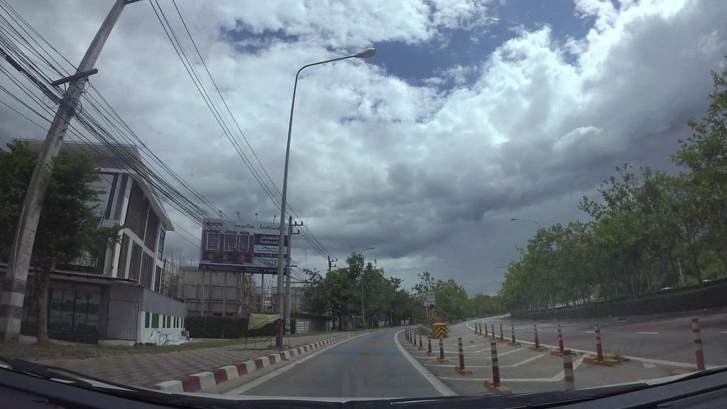 ภาพถนนตรงที่ Hug Home Real Estate ตั้งอยู่ ถ่ายโดย kaart_3 พ.ศ. 2562 (2019) · A street-level view of where Hug Home Real Estate stands, by kaart_3 in 2562 (2019)