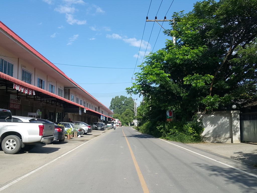 ภาพถนนตรงที่ นิ่ม อิเล็กทรอนิกส์ ตั้งอยู่ ถ่ายโดย jrcarlsen พ.ศ. 2558 (2015) · A street-level view of where นิ่ม อิเล็กทรอนิกส์ · Nim Electronics stands, by jrcarlsen in 2558 (2015)