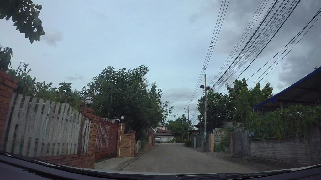ภาพถนนตรงที่ เฮือนหม่อมเหมย ตั้งอยู่ ถ่ายโดย kaart_3 พ.ศ. 2562 (2019) · A street-level view of where เฮือนหม่อมเหมย · Huean Mom Moei stands, by kaart_3 in 2562 (2019)