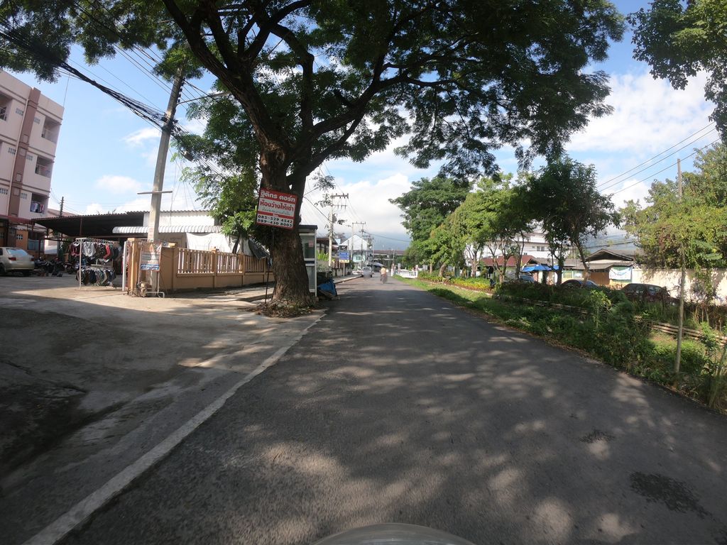 ภาพถนนตรงที่ ฐิติกรคอร์ท ตั้งอยู่ ถ่ายโดย chanuwath_grab พ.ศ. 2562 (2019) · A street-level view of where ฐิติกรคอร์ท · Thitikrakhot stands, by chanuwath_grab in 2562 (2019)