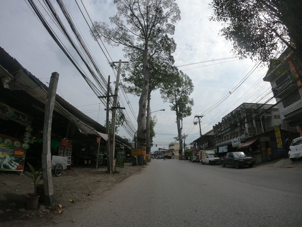 ภาพถนนตรงที่ เตี๋ยวเนื้อ ฮ่อมสวน ตั้งอยู่ ถ่ายโดย chanuwath_grab พ.ศ. 2562 (2019) · A street-level view of where เตี๋ยวเนื้อ ฮ่อมสวน · Tiaonuea Homsuan stands, by chanuwath_grab in 2562 (2019)