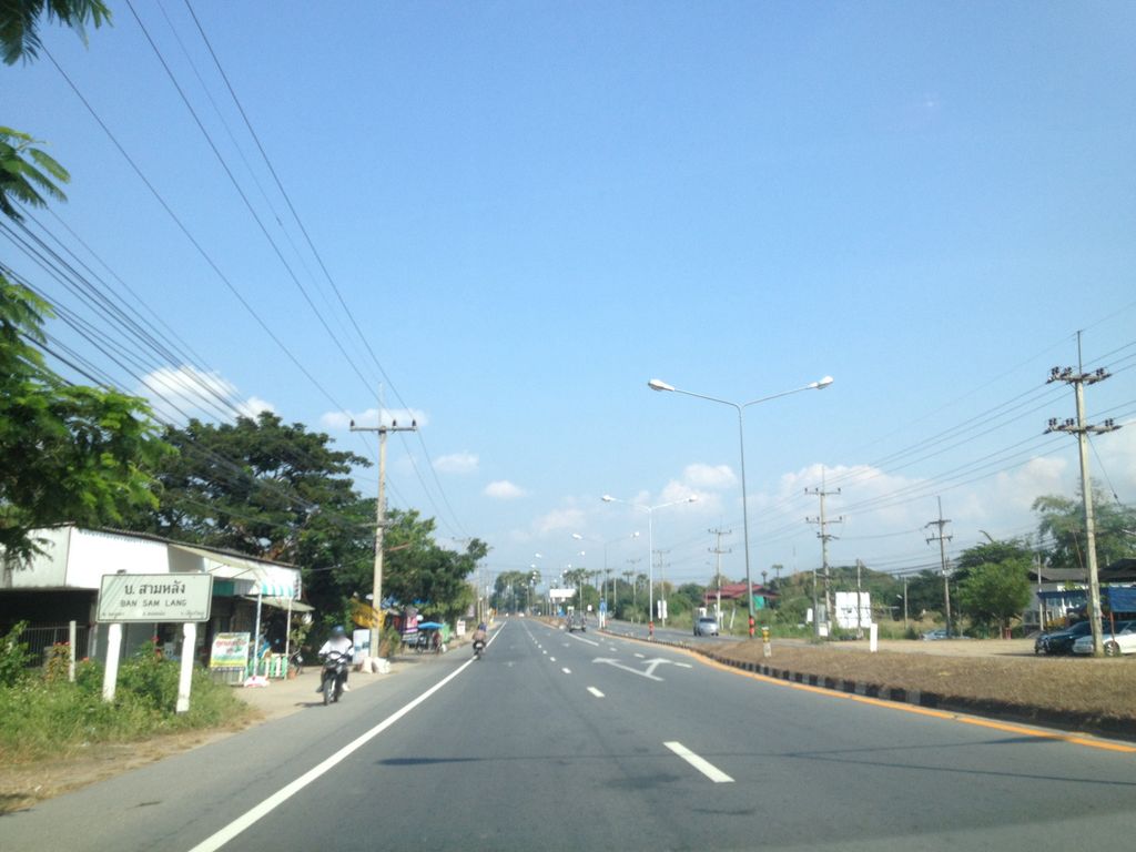 ภาพถนนตรงที่ Barispaa ตั้งอยู่ ถ่ายโดย jimwatana พ.ศ. 2558 (2015) · A street-level view of where Barispaa stands, by jimwatana in 2558 (2015)