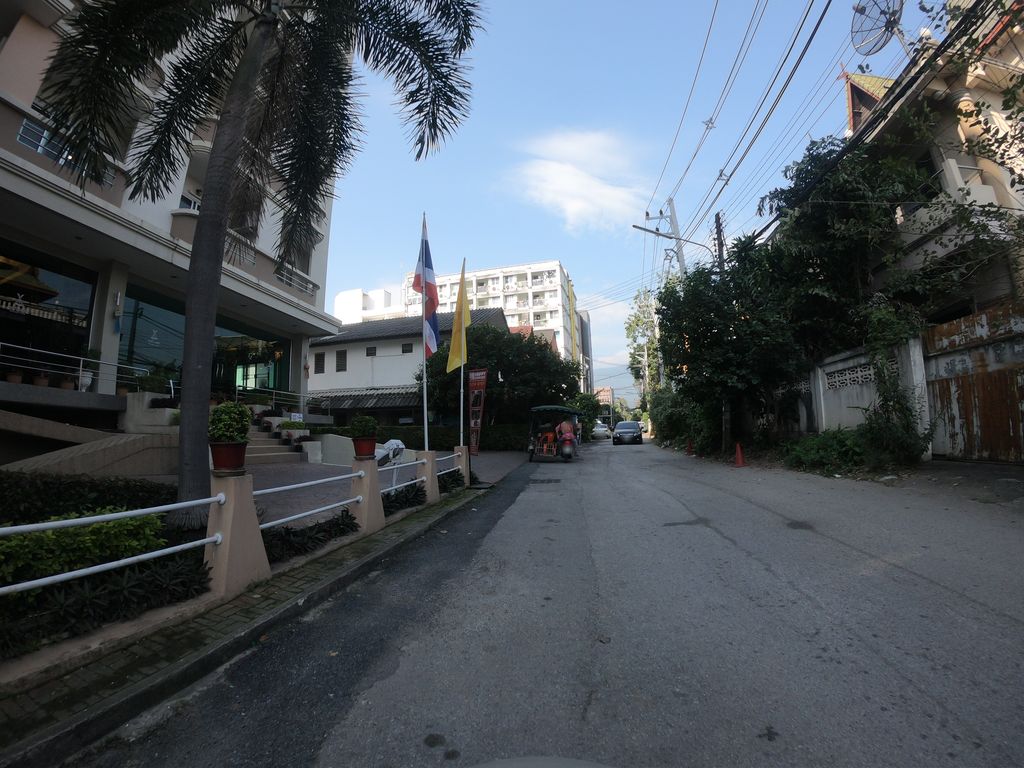 ภาพถนนตรงที่ Noppakao Place ตั้งอยู่ ถ่ายโดย chanuwath_grab พ.ศ. 2562 (2019) · A street-level view of where Noppakao Place stands, by chanuwath_grab in 2562 (2019)