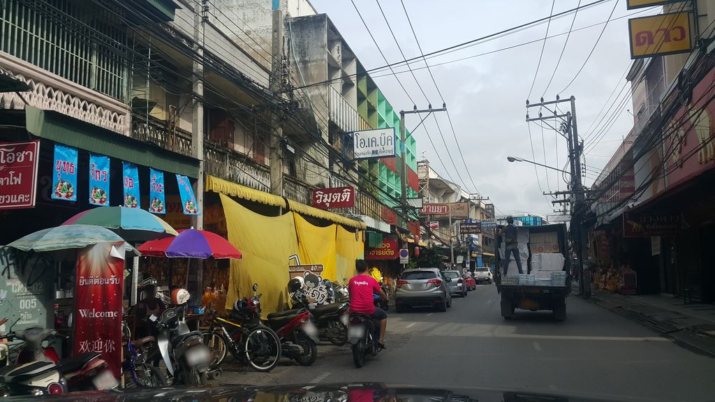 ภาพถนนตรงที่ อนุพันธ์คลินิก ตั้งอยู่ ถ่ายโดย jrcarlsen พ.ศ. 2559 (2016) · A street-level view of where อนุพันธ์คลินิก · Anu Phan Clinic stands, by jrcarlsen in 2559 (2016)