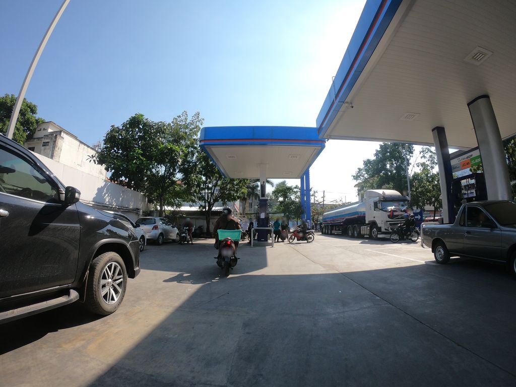 ภาพถนนตรงที่ Café Amazon ตั้งอยู่ ถ่ายโดย chanuwath_grab พ.ศ. 2562 (2019) · A street-level view of where Café Amazon stands, by chanuwath_grab in 2562 (2019)