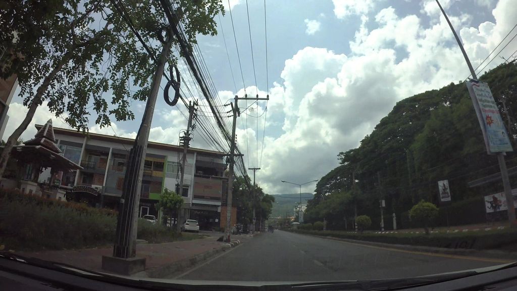 ภาพถนนตรงที่ Mii Cafe Organic Coffee ตั้งอยู่ ถ่ายโดย kaart_3 พ.ศ. 2562 (2019) · A street-level view of where Mii Cafe Organic Coffee stands, by kaart_3 in 2562 (2019)