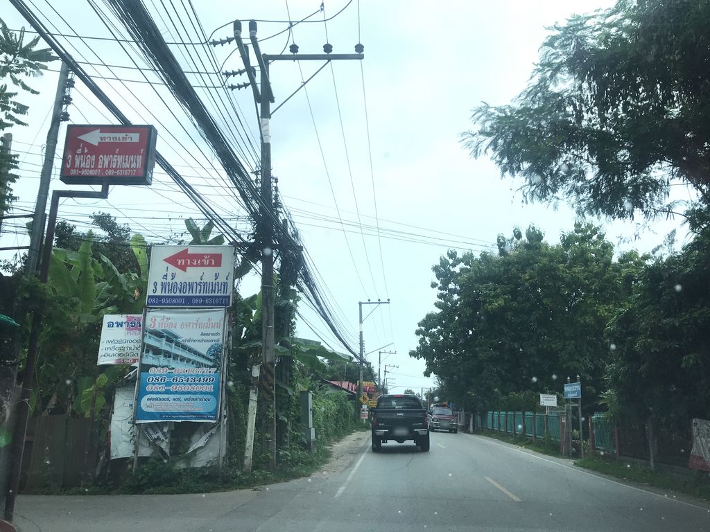 ภาพถนนตรงที่ ร้านอาหารตามสั่งอ้ายแมน ตั้งอยู่ ถ่ายโดย prasert พ.ศ. 2561 (2018) · A street-level view of where ร้านอาหารตามสั่งอ้ายแมน · Tamsang Ai Maen Restaurant stands, by prasert in 2561 (2018)