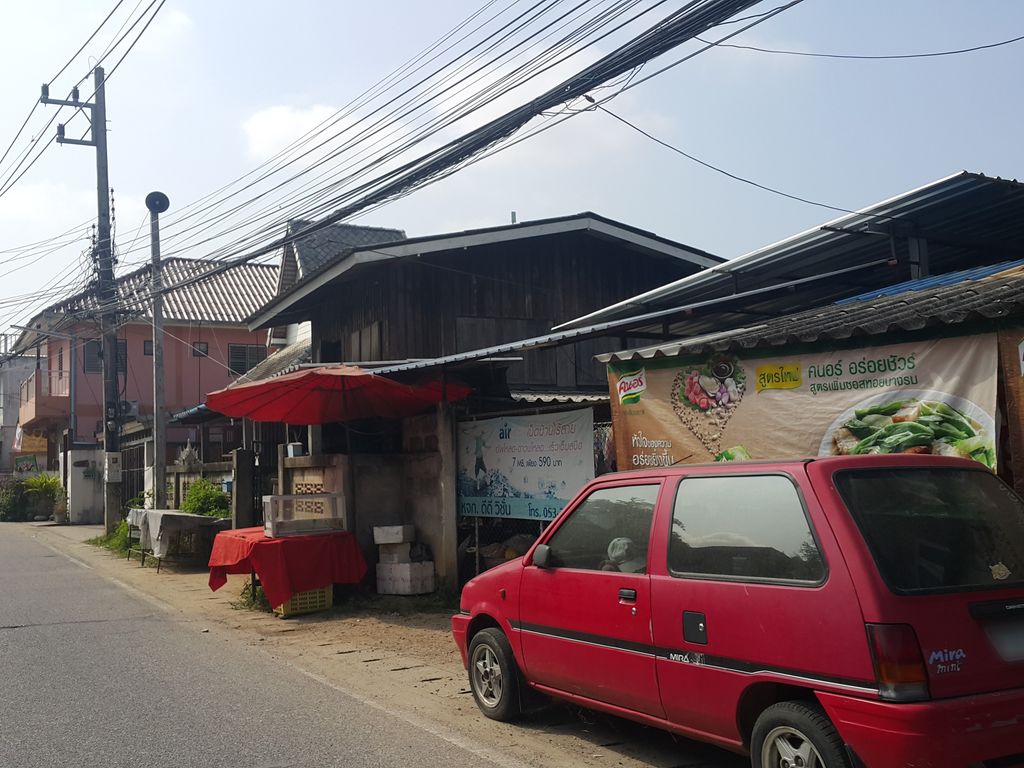 ภาพถนนตรงที่ เรื่องของผมbyทิว ตั้งอยู่ ถ่ายโดย jrcarlsen พ.ศ. 2558 (2015) · A street-level view of where เรื่องของผมbyทิว · Rueangkhongphombythio stands, by jrcarlsen in 2558 (2015)