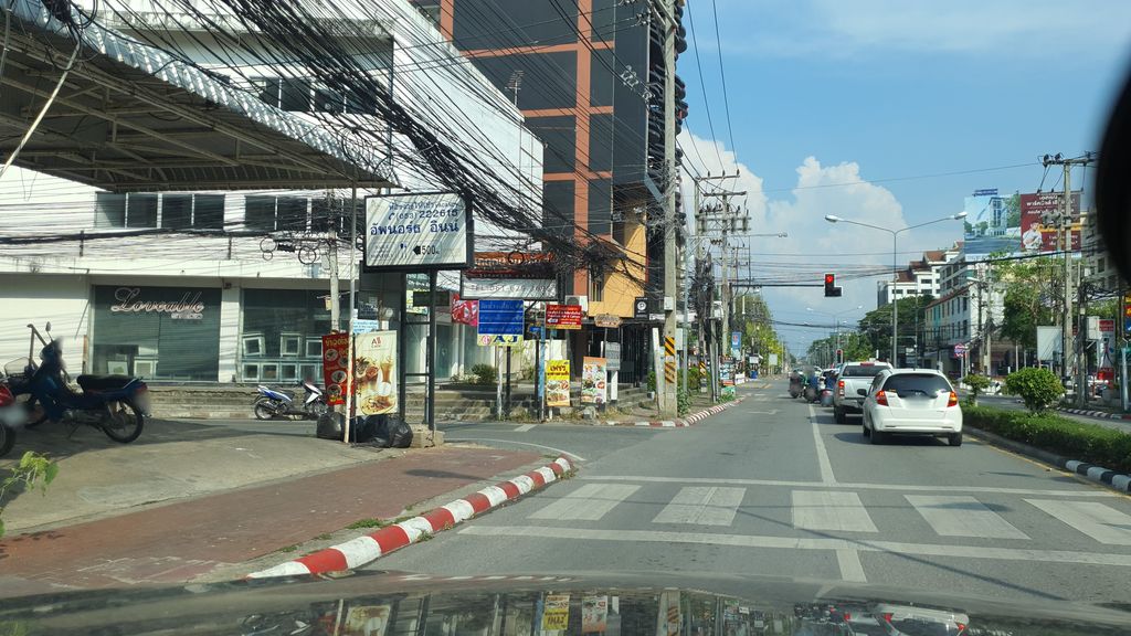 ภาพถนนตรงที่ ครัว อ.สายหยุด เชียงใหม่ ตั้งอยู่ ถ่ายโดย jrcarlsen พ.ศ. 2564 (2021) · A street-level view of where ครัว อ.สายหยุด เชียงใหม่ · Khrua A.saiyut Chiang Mai stands, by jrcarlsen in 2564 (2021)