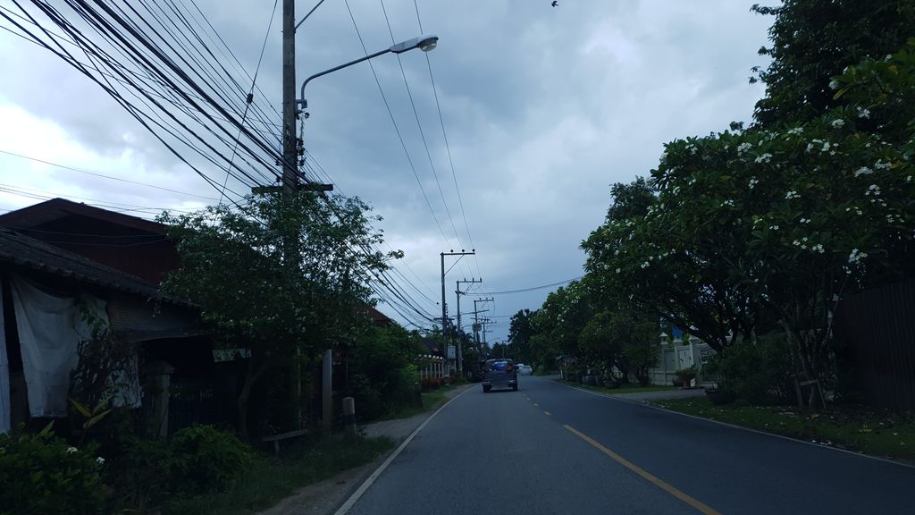 ภาพถนนตรงที่ ก๋วยเตี๋ยว ข้าวซอย 94 ตั้งอยู่ ถ่ายโดย silamanee พ.ศ. 2561 (2018) · A street-level view of where ก๋วยเตี๋ยว ข้าวซอย 94 · Kuaitiao Khao Soi 94 stands, by silamanee in 2561 (2018)