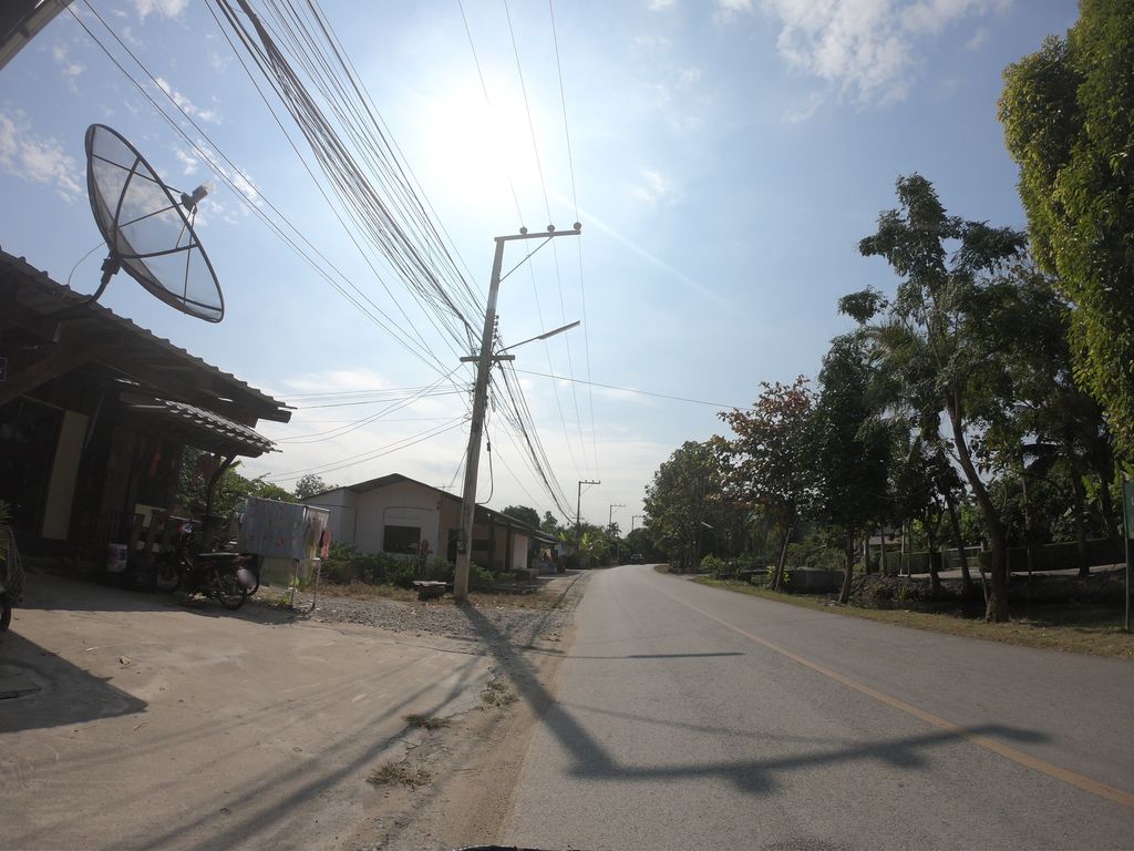 ภาพถนนตรงที่ Jojo Car Care and Detailing ตั้งอยู่ ถ่ายโดย chanuwath_grab พ.ศ. 2562 (2019) · A street-level view of where Jojo Car Care and Detailing stands, by chanuwath_grab in 2562 (2019)