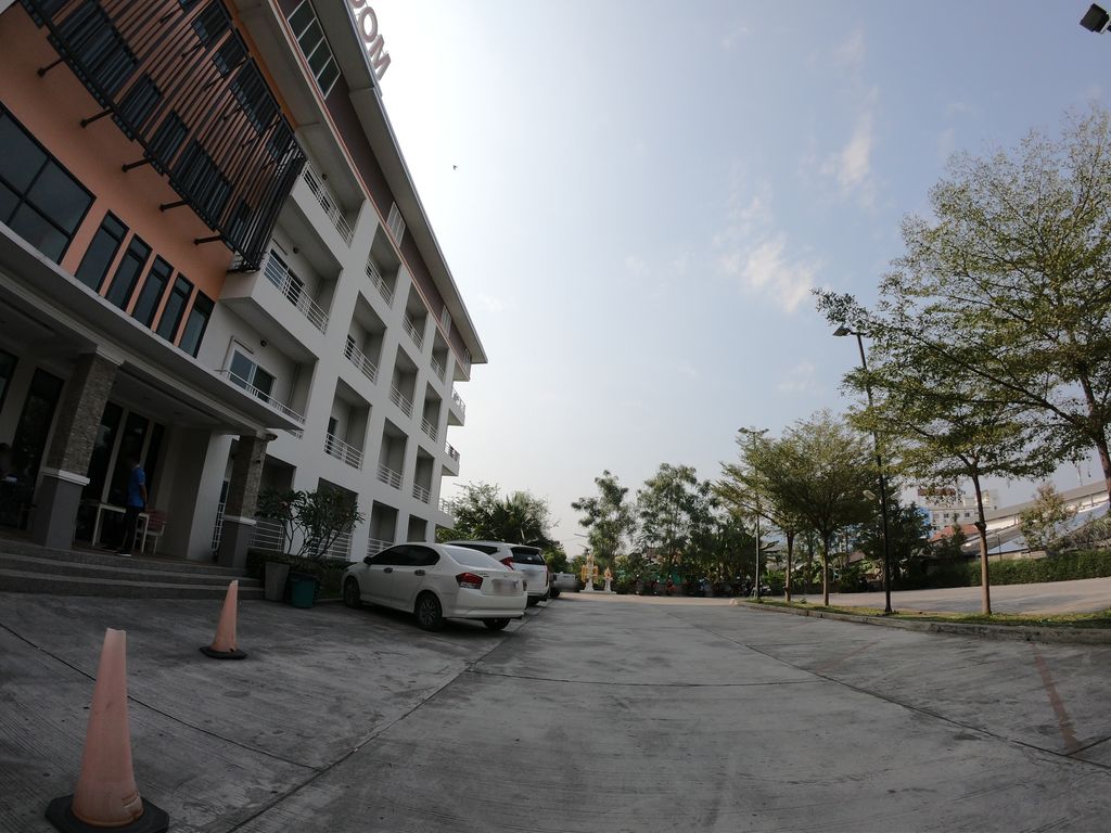 ภาพถนนตรงที่ The Room Mahidol ตั้งอยู่ ถ่ายโดย chanuwath_grab พ.ศ. 2562 (2019) · A street-level view of where The Room Mahidol stands, by chanuwath_grab in 2562 (2019)