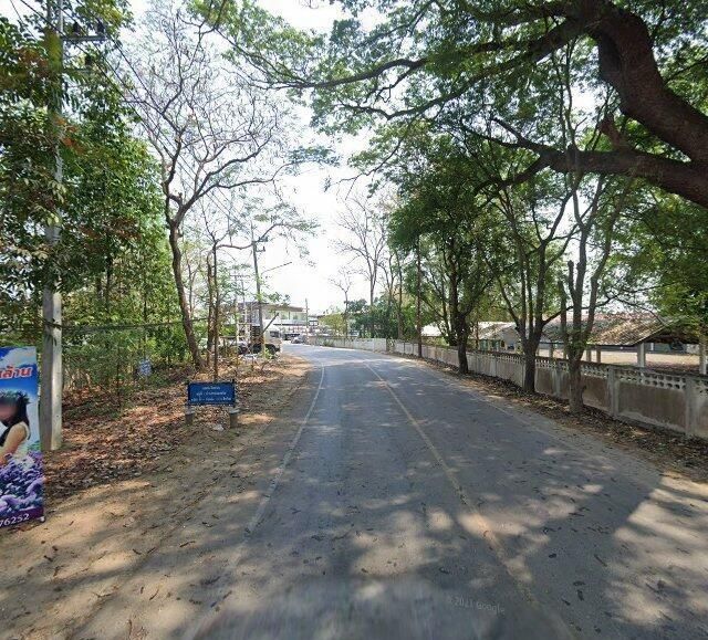 ภาพถนนตรงที่ สุสานตำบลป่าข่อยใต้ ตั้งอยู่ ถ่ายโดย fuse พ.ศ. 2564 (2021) · A street-level view of where สุสานตำบลป่าข่อยใต้ · Susan Tambon Pa Khoi Tai stands, by fuse in 2564 (2021)