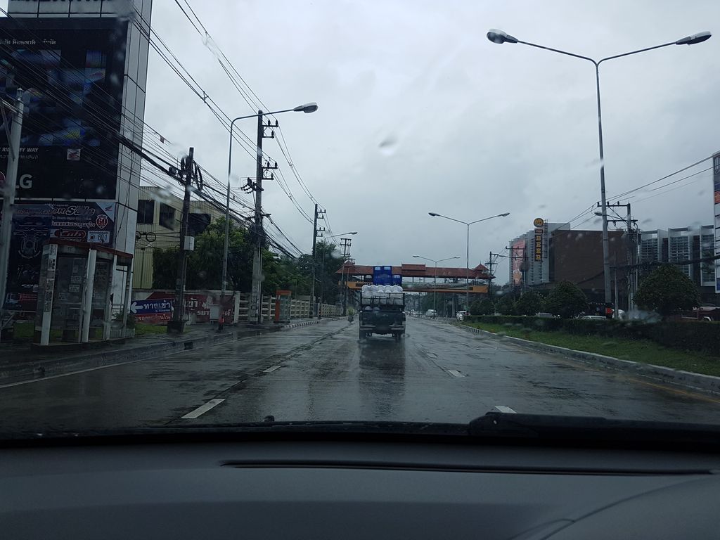 ภาพถนนตรงที่ เพ็ทเวิลด์ เชียงใหม่ ตั้งอยู่ ถ่ายโดย ekkarin พ.ศ. 2561 (2018) · A street-level view of where เพ็ทเวิลด์ เชียงใหม่ · Pet World Chiang Mai stands, by ekkarin in 2561 (2018)