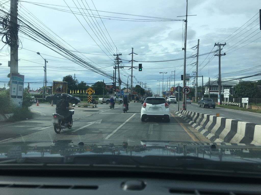 ภาพถนนตรงที่ ราชพฤกษ์หมูกระทะ ตั้งอยู่ ถ่ายโดย wapriz พ.ศ. 2561 (2018) · A street-level view of where ราชพฤกษ์หมูกระทะ · Ratcha Pharueka Mukratha stands, by wapriz in 2561 (2018)