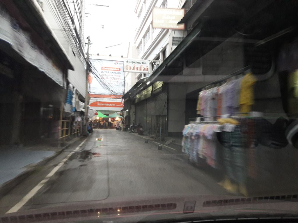 ภาพถนนตรงที่ ร้านชาญธวัช Chanthawat ตั้งอยู่ ถ่ายโดย ratchaphat พ.ศ. 2561 (2018) · A street-level view of where ร้านชาญธวัช Chanthawat stands, by ratchaphat in 2561 (2018)
