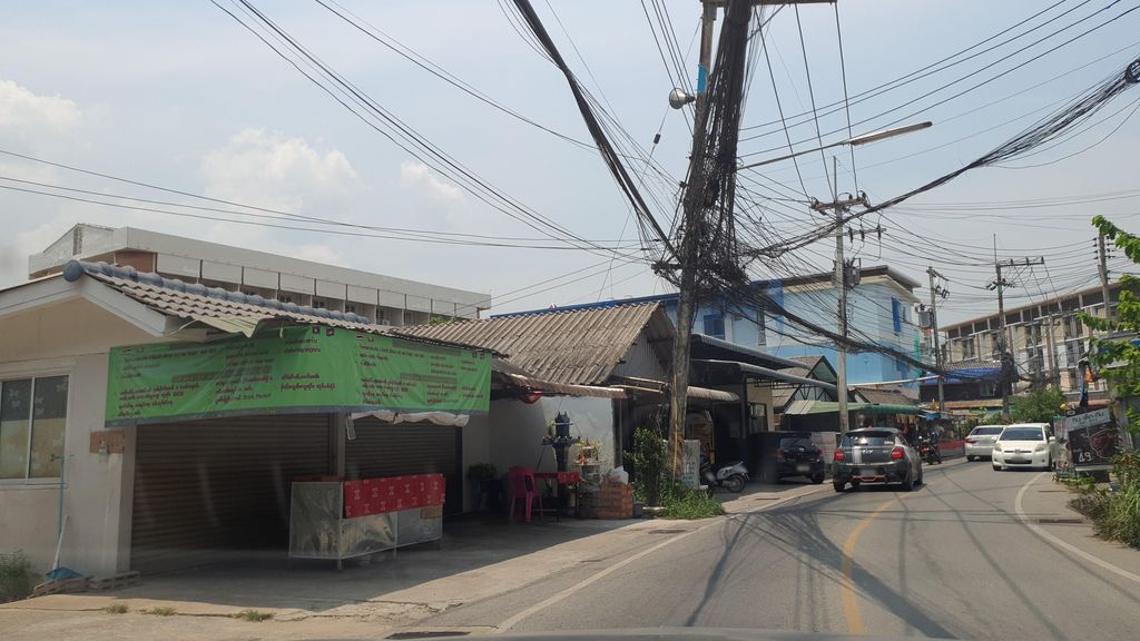 ภาพถนนตรงที่ Tidwhan Cafe' | ติดหวาน คาเฟ่ ตั้งอยู่ ถ่ายโดย jrcarlsen พ.ศ. 2565 (2022) · A street-level view of where Tidwhan Cafe' | ติดหวาน คาเฟ่ stands, by jrcarlsen in 2565 (2022)