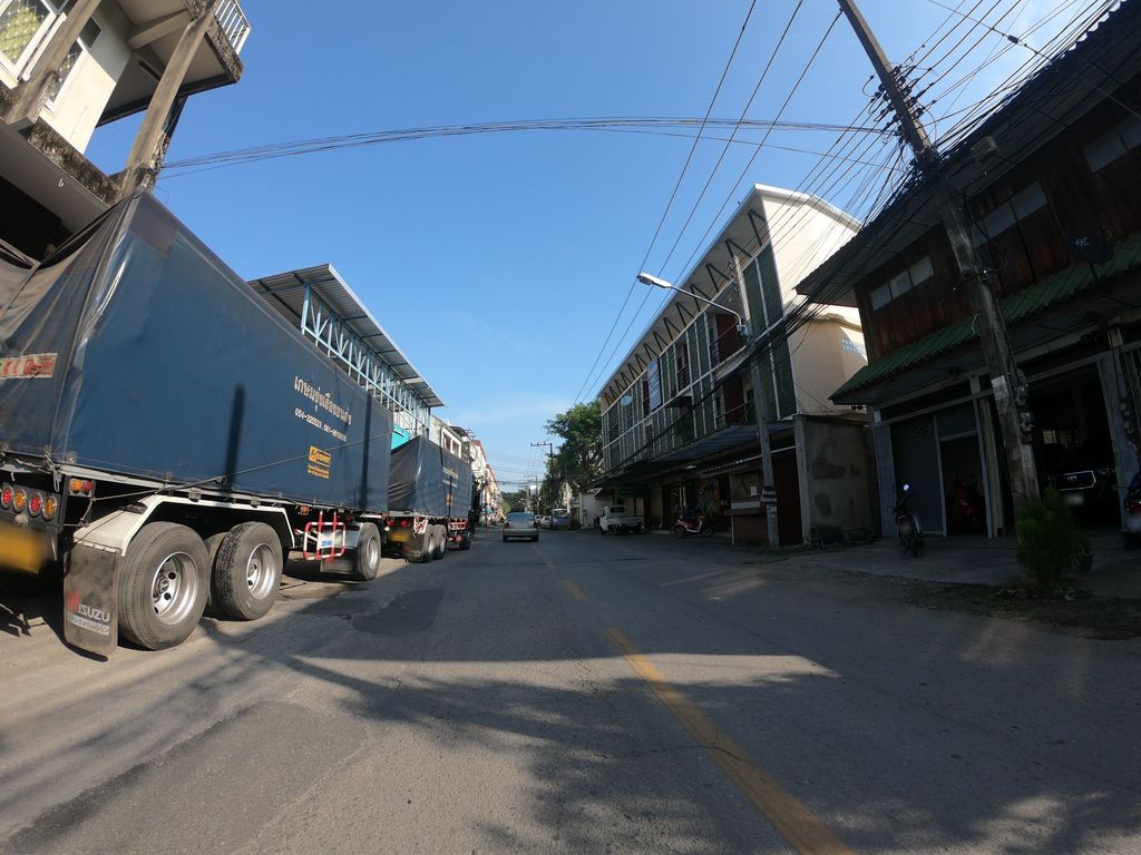 ภาพถนนตรงที่ เฉาก๊วยดำปี๋หมีควาย ตั้งอยู่ ถ่ายโดย chanuwath_grab พ.ศ. 2562 (2019) · A street-level view of where เฉาก๊วยดำปี๋หมีควาย · Chaokuai Dam Pi Mikhwai stands, by chanuwath_grab in 2562 (2019)