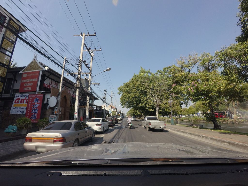 ภาพถนนตรงที่ Anzai Chinese Noodles ตั้งอยู่ ถ่ายโดย mishari พ.ศ. 2564 (2021) · A street-level view of where Anzai Chinese Noodles stands, by mishari in 2564 (2021)