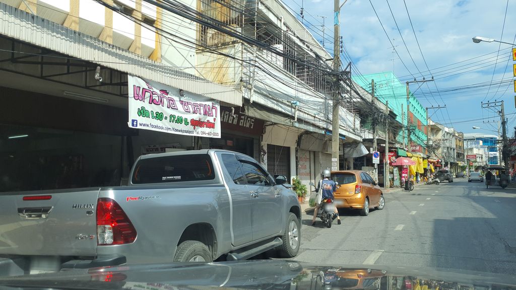 ภาพถนนตรงที่ ikarub-อิคารุบ ตั้งอยู่ ถ่ายโดย jrcarlsen พ.ศ. 2564 (2021) · A street-level view of where ikarub-อิคารุบ stands, by jrcarlsen in 2564 (2021)