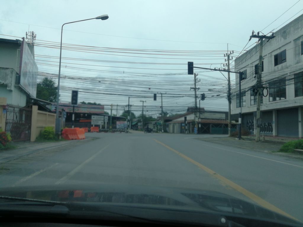 ภาพถนนตรงที่ Good All Days Barber Shop ตั้งอยู่ ถ่ายโดย chanon พ.ศ. 2561 (2018) · A street-level view of where Good All Days Barber Shop stands, by chanon in 2561 (2018)