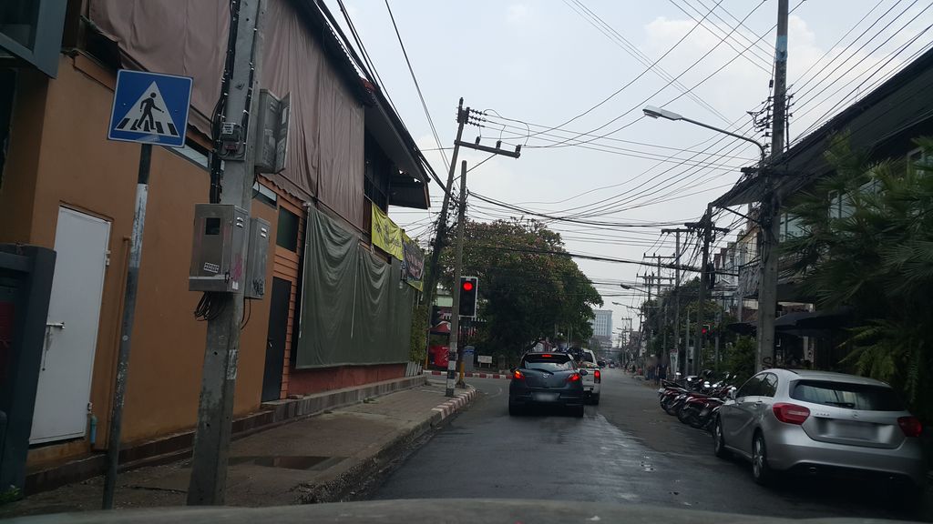 ภาพถนนตรงที่ เมษา นวดและกดจุด ตั้งอยู่ ถ่ายโดย jrcarlsen พ.ศ. 2560 (2017) · A street-level view of where เมษา นวดและกดจุด · Mesa Nuatlaekotchut stands, by jrcarlsen in 2560 (2017)
