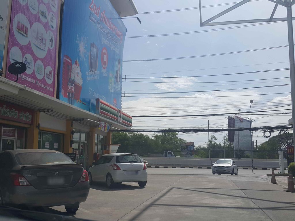 ภาพถนนตรงที่ กาดมากิน Market Kad Markin Market ตั้งอยู่ ถ่ายโดย jrcarlsen พ.ศ. 2558 (2015) · A street-level view of where กาดมากิน Market Kad Markin Market stands, by jrcarlsen in 2558 (2015)