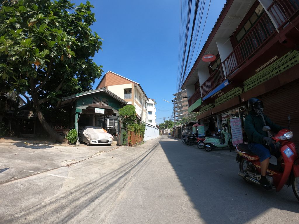ภาพถนนตรงที่ Nine Hotel Chiangmai ตั้งอยู่ ถ่ายโดย chanuwath_grab พ.ศ. 2562 (2019) · A street-level view of where Nine Hotel Chiangmai stands, by chanuwath_grab in 2562 (2019)