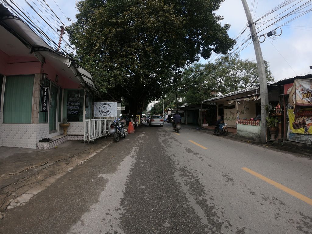 ภาพถนนตรงที่ Nu_Dee Massage ตั้งอยู่ ถ่ายโดย chanuwath_grab พ.ศ. 2562 (2019) · A street-level view of where Nu_Dee Massage stands, by chanuwath_grab in 2562 (2019)