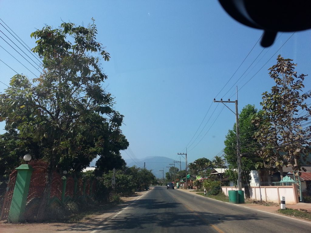 ภาพถนนตรงที่ ตำบลแม่งอน ตั้งอยู่ ถ่ายโดย mishari พ.ศ. 2558 (2015) · A street-level view of where ตำบลแม่งอน · Tambon Mae Ngon stands, by mishari in 2558 (2015)