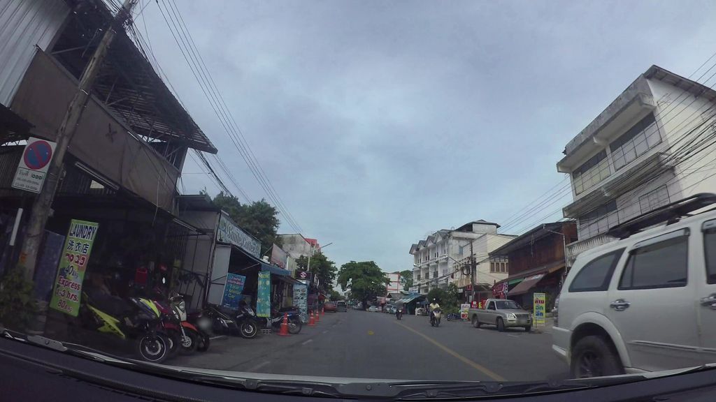 ภาพถนนตรงที่ จิ๋วหม่าล่า ตั้งอยู่ ถ่ายโดย kaart_3 พ.ศ. 2562 (2019) · A street-level view of where จิ๋วหม่าล่า · Chiomala stands, by kaart_3 in 2562 (2019)